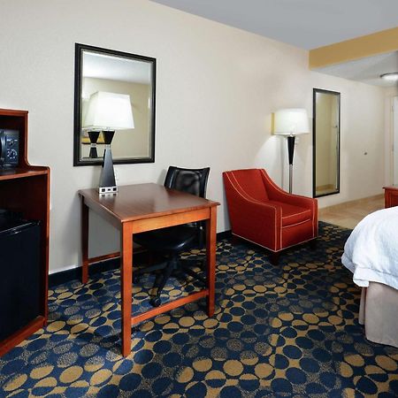 Hampton Inn & Suites Хънтърсвил Екстериор снимка