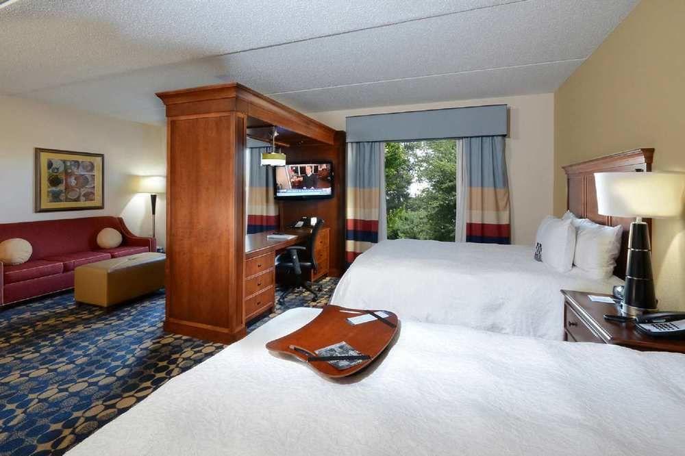 Hampton Inn & Suites Хънтърсвил Екстериор снимка