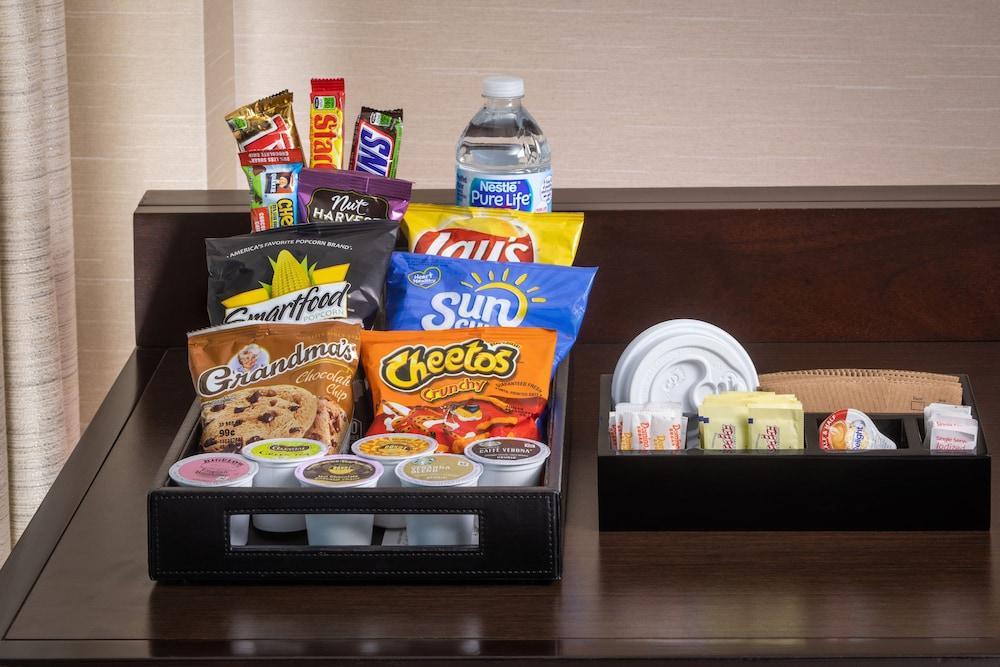 Hampton Inn & Suites Хънтърсвил Екстериор снимка