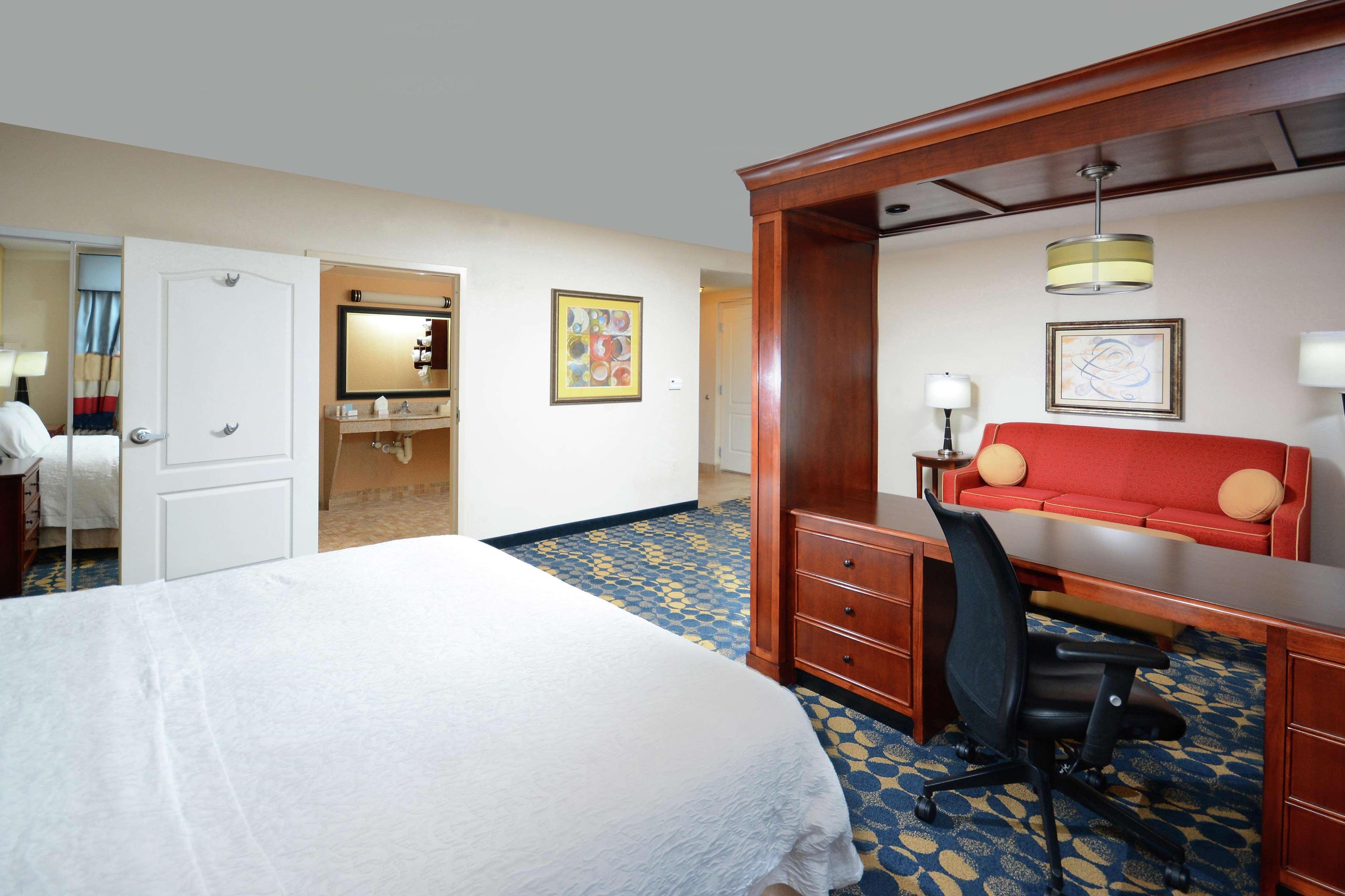 Hampton Inn & Suites Хънтърсвил Екстериор снимка