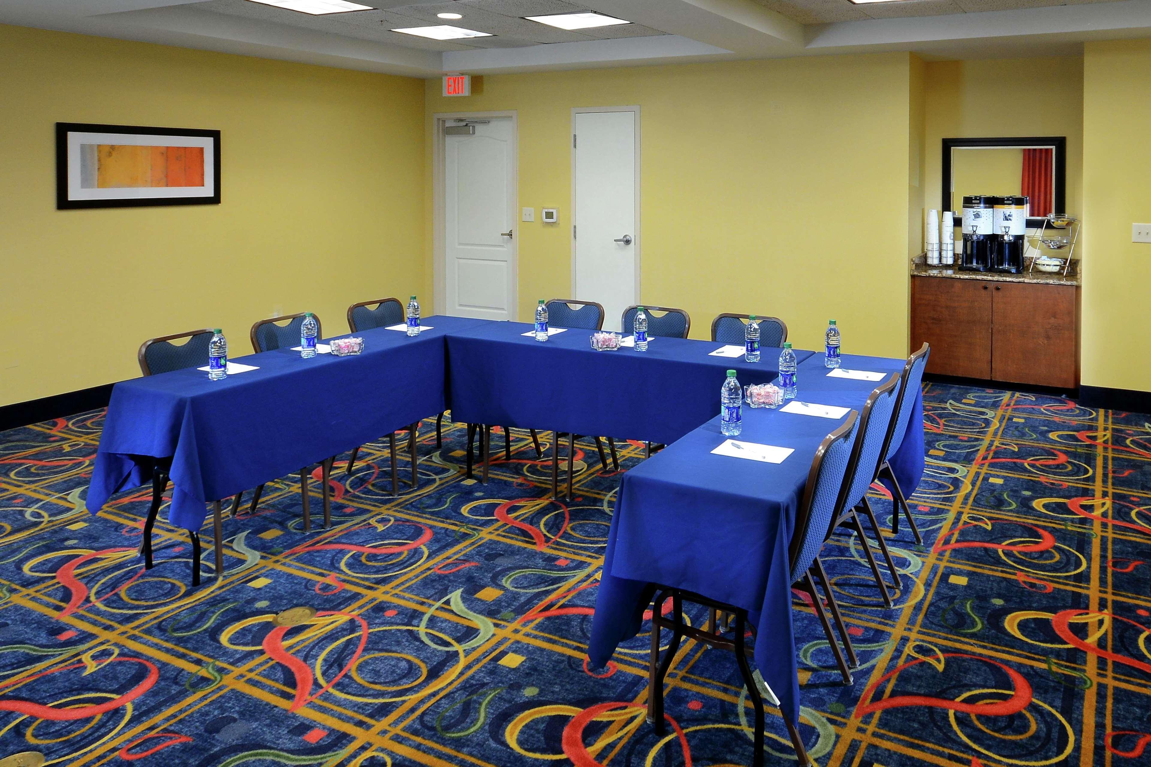 Hampton Inn & Suites Хънтърсвил Екстериор снимка