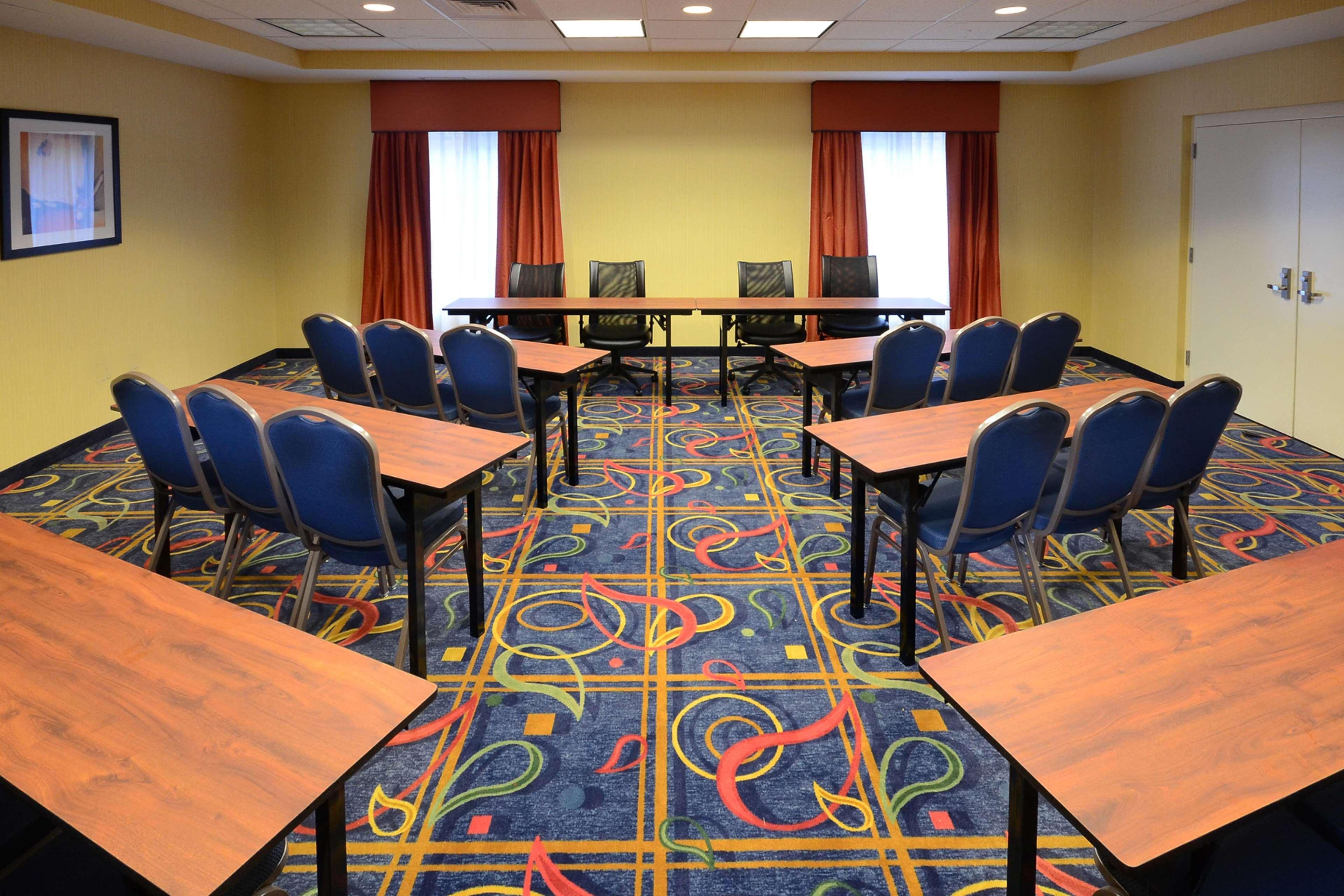 Hampton Inn & Suites Хънтърсвил Екстериор снимка
