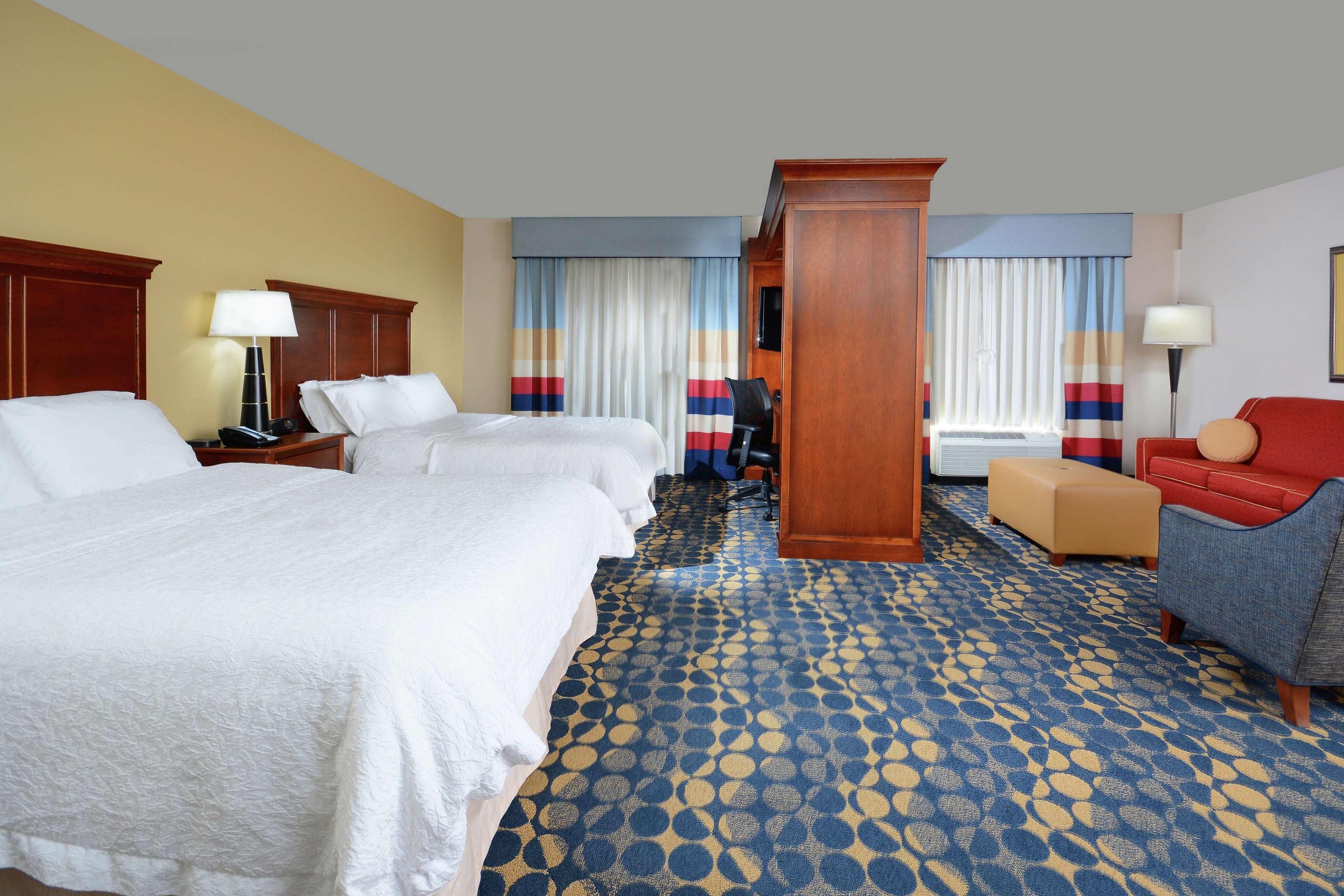 Hampton Inn & Suites Хънтърсвил Екстериор снимка