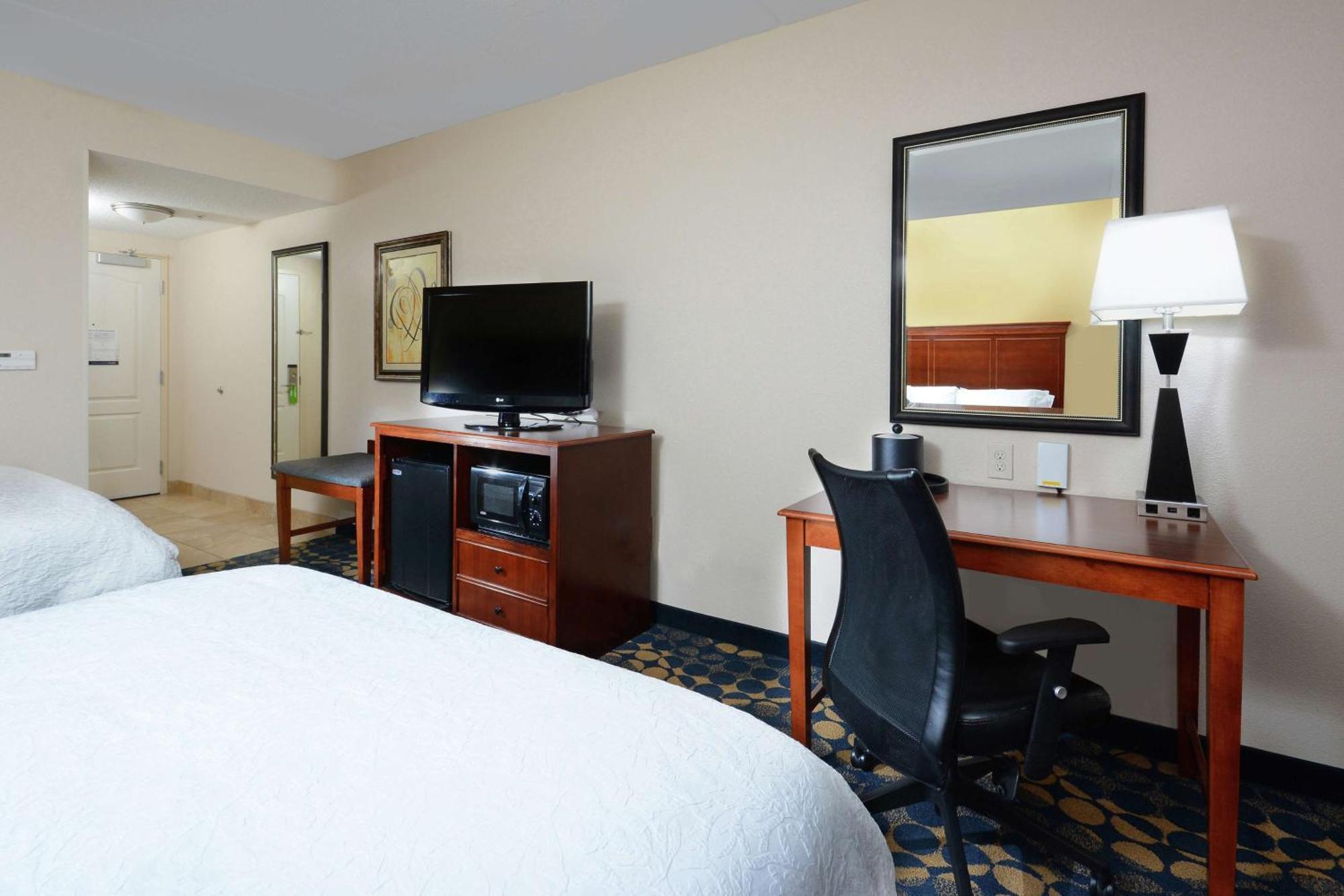 Hampton Inn & Suites Хънтърсвил Екстериор снимка