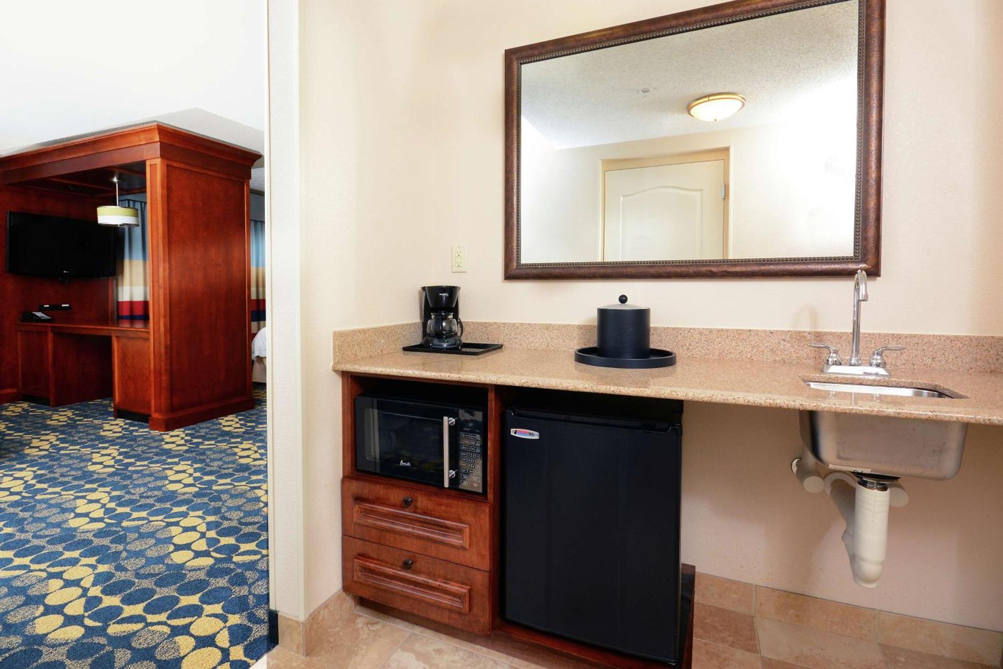 Hampton Inn & Suites Хънтърсвил Екстериор снимка