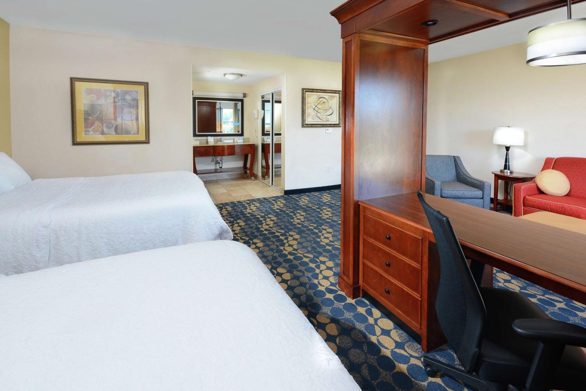Hampton Inn & Suites Хънтърсвил Екстериор снимка