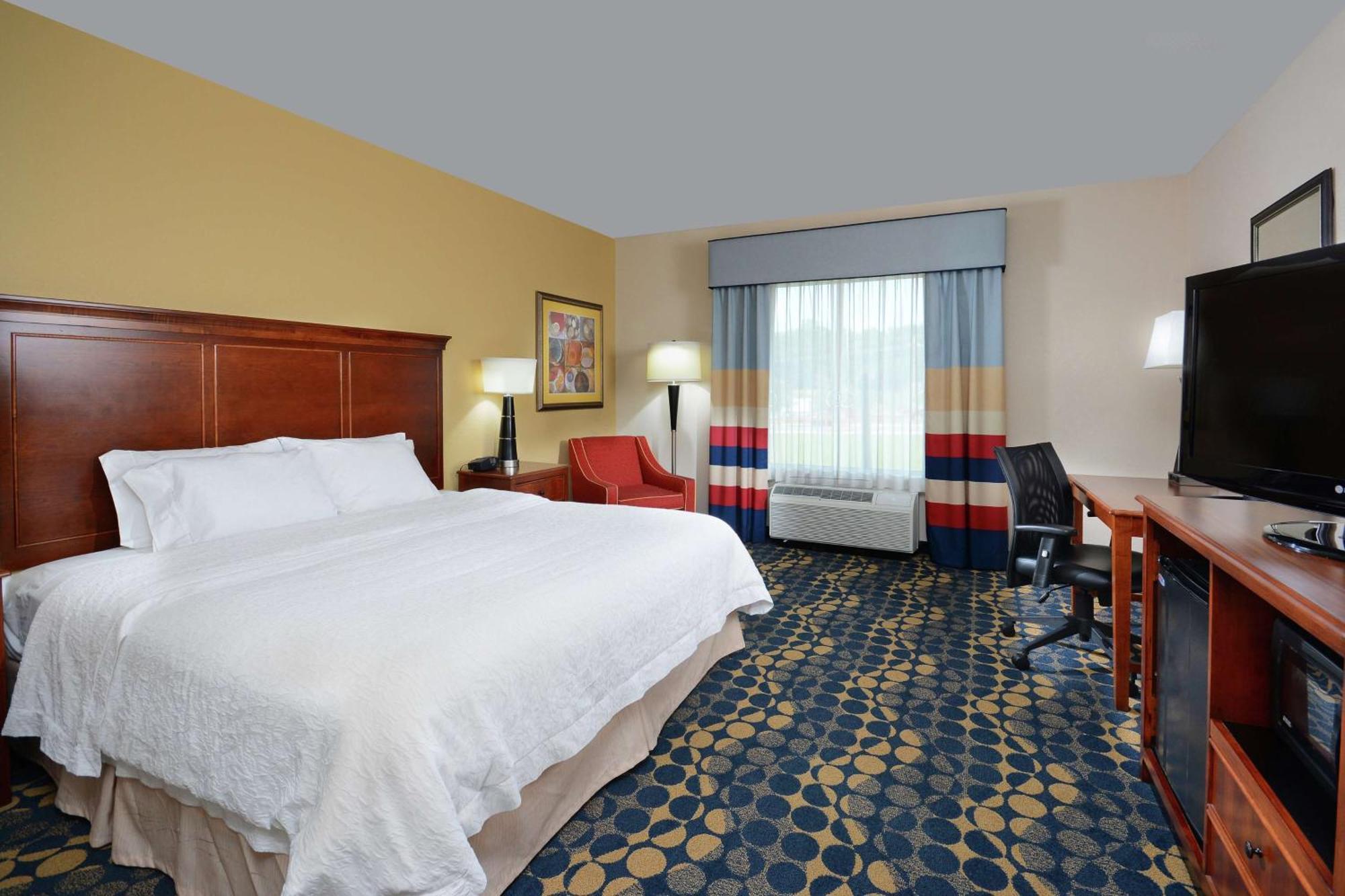 Hampton Inn & Suites Хънтърсвил Екстериор снимка