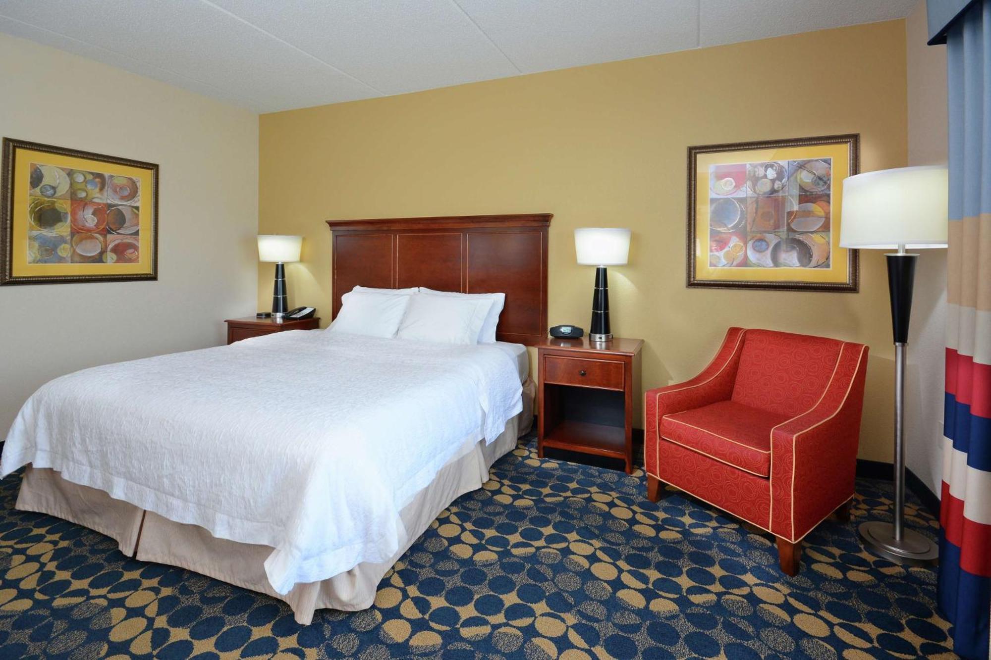 Hampton Inn & Suites Хънтърсвил Екстериор снимка