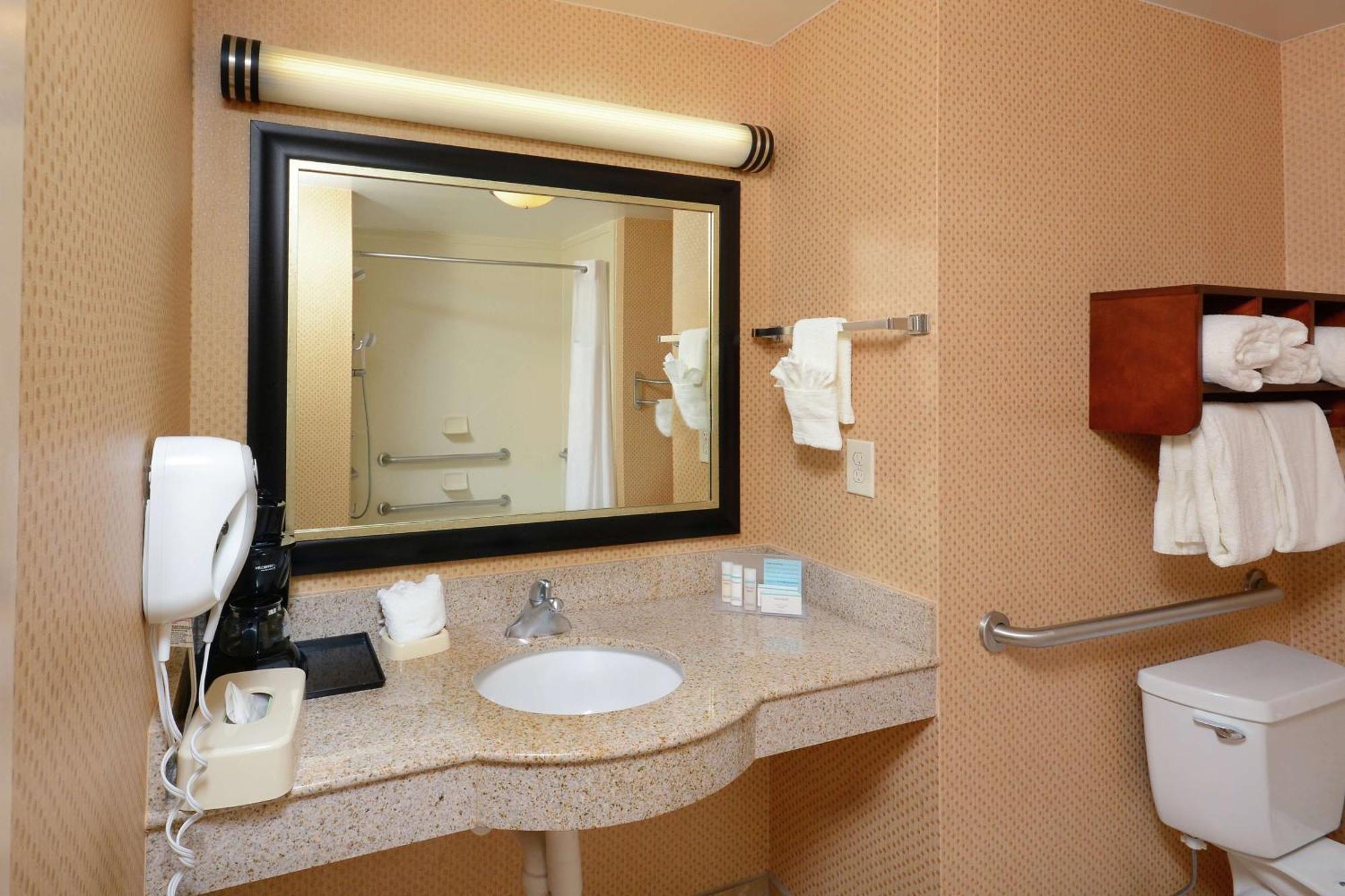 Hampton Inn & Suites Хънтърсвил Екстериор снимка