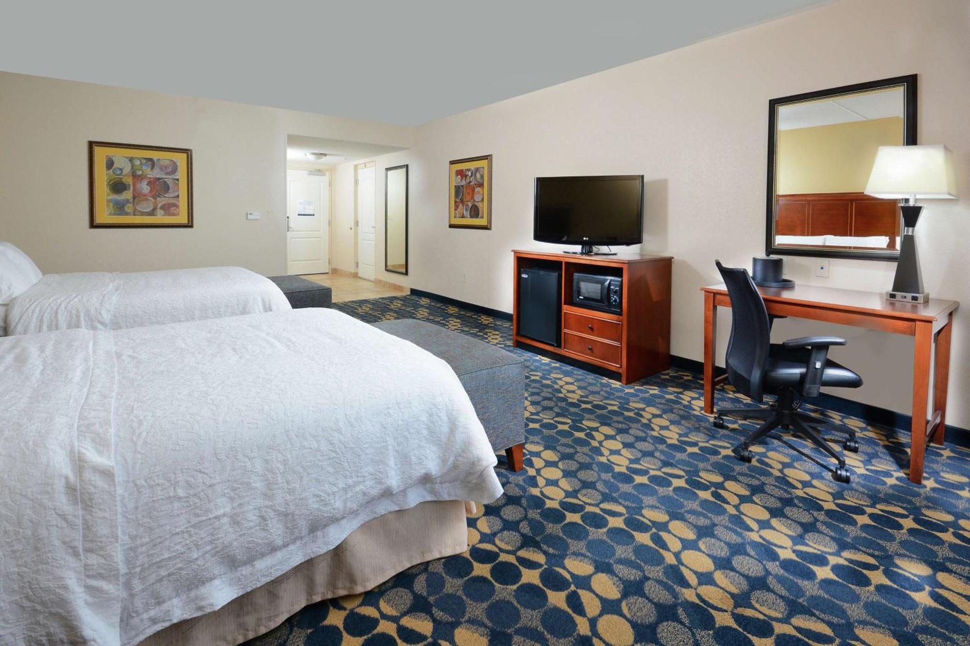 Hampton Inn & Suites Хънтърсвил Екстериор снимка