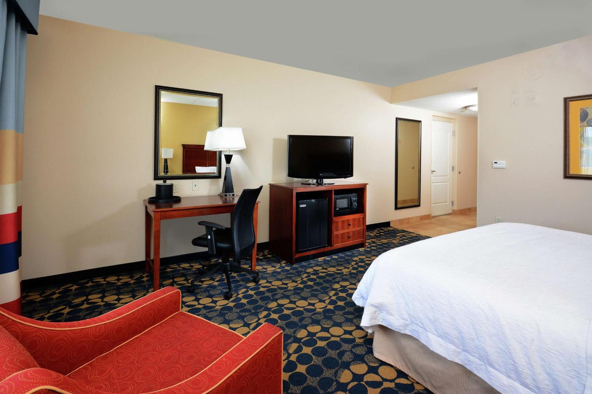 Hampton Inn & Suites Хънтърсвил Екстериор снимка