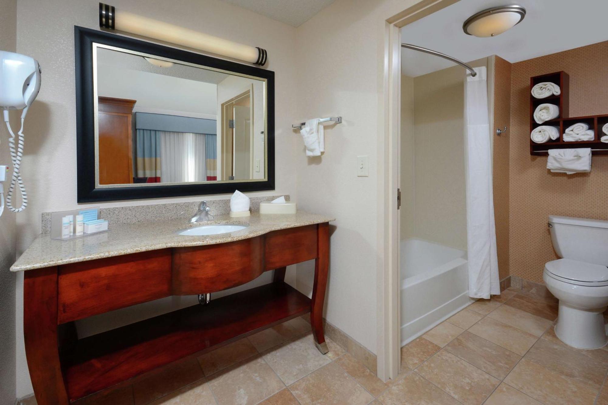 Hampton Inn & Suites Хънтърсвил Екстериор снимка