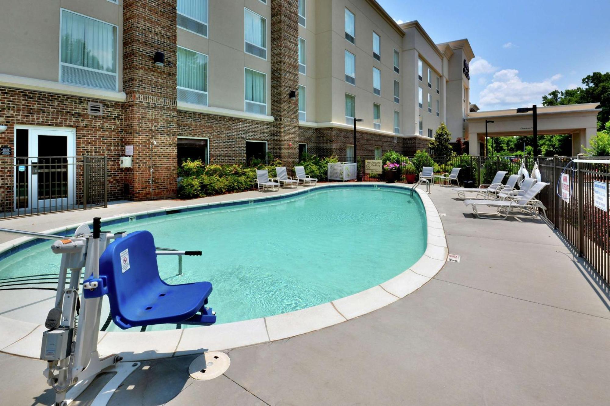 Hampton Inn & Suites Хънтърсвил Екстериор снимка