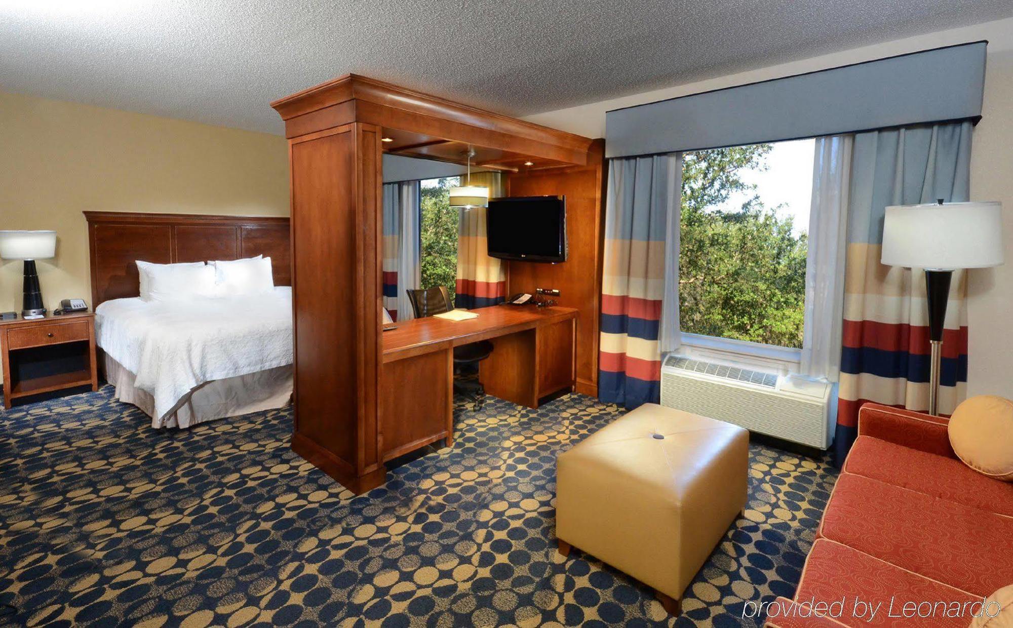 Hampton Inn & Suites Хънтърсвил Екстериор снимка