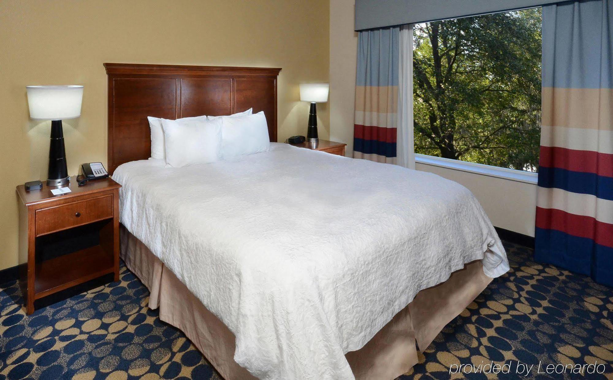 Hampton Inn & Suites Хънтърсвил Екстериор снимка