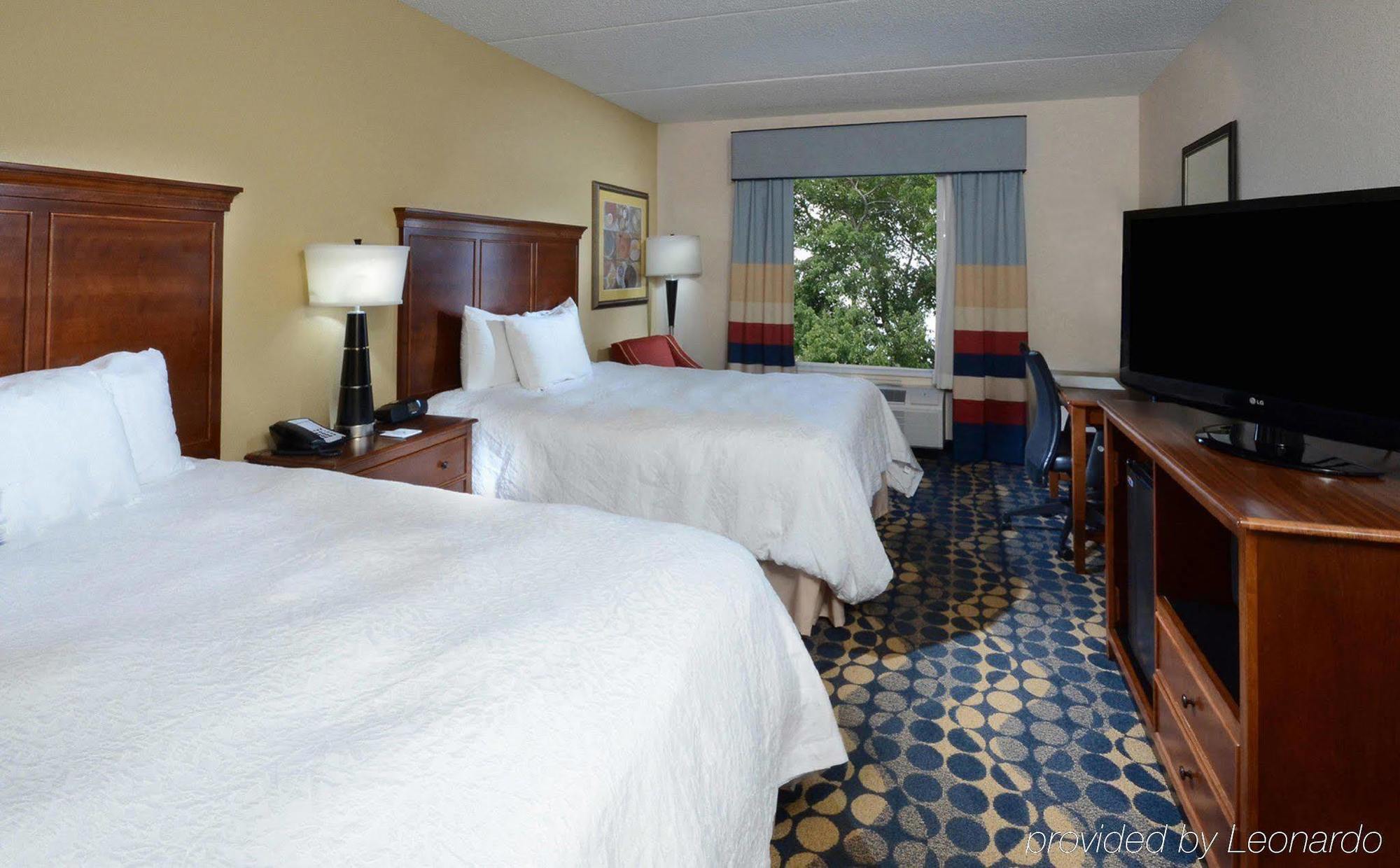 Hampton Inn & Suites Хънтърсвил Екстериор снимка