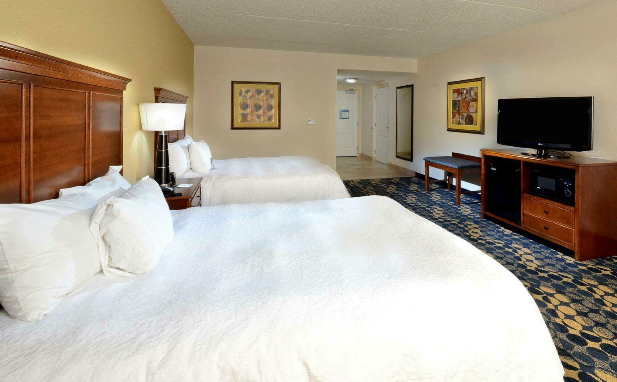 Hampton Inn & Suites Хънтърсвил Екстериор снимка